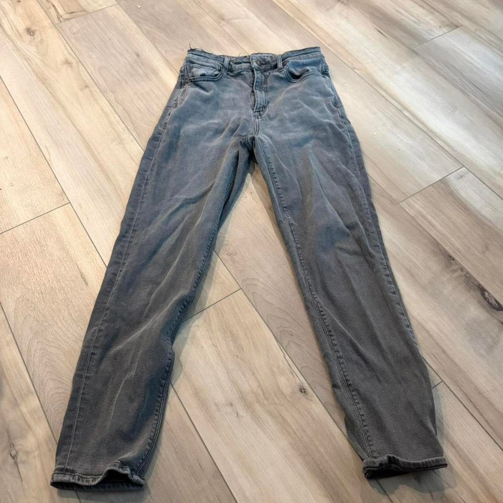 American Eagle Denim Stretch Size 4 Black Jeans has damage